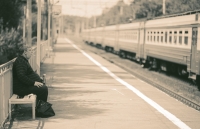 Мужское одиночество на железной дороге